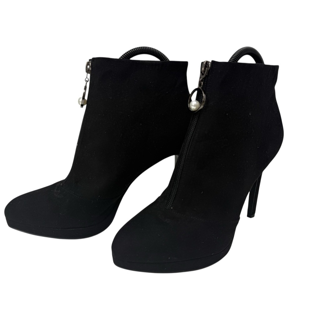Nine West Women's Black
Suede Ankle Boots with Pearl
Zipper Pull size 8 - Picture 2 of 9